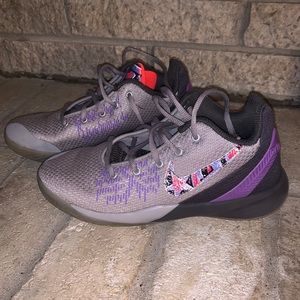 Nike Kyrie Size 6.5 Boys